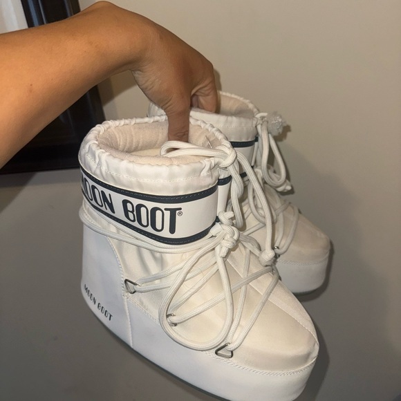 Moon Boot White Winter Rain Boots Insulated - Picture 1 of 4